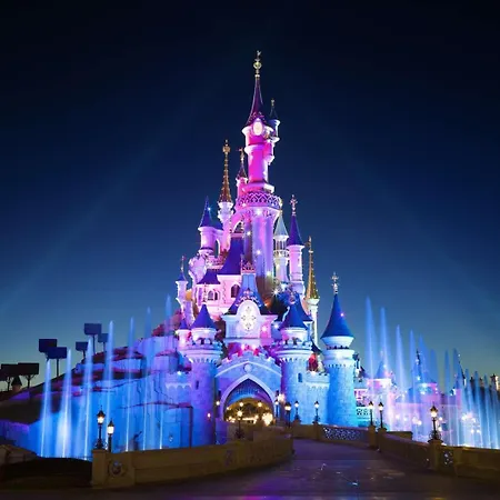Charming - 10 Min From 6p