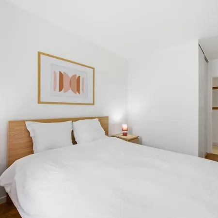 Charming - 10 Min From 6p Apartamento